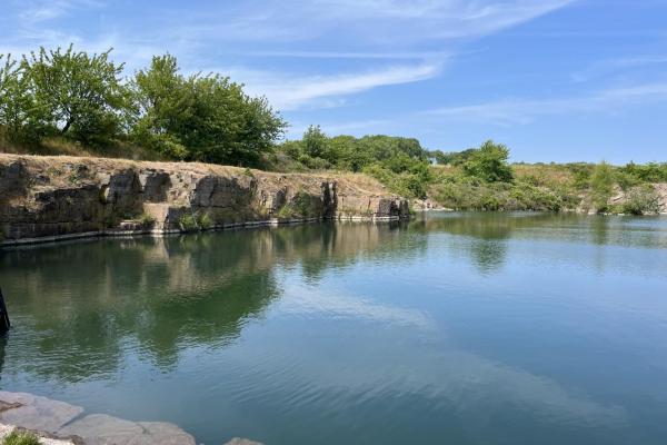 Halleklippen badesø tæt på kolonien.