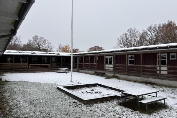 Sneen daler over Isøre