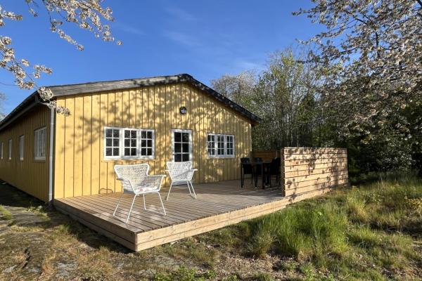 Lederbarakken med ny terrasse